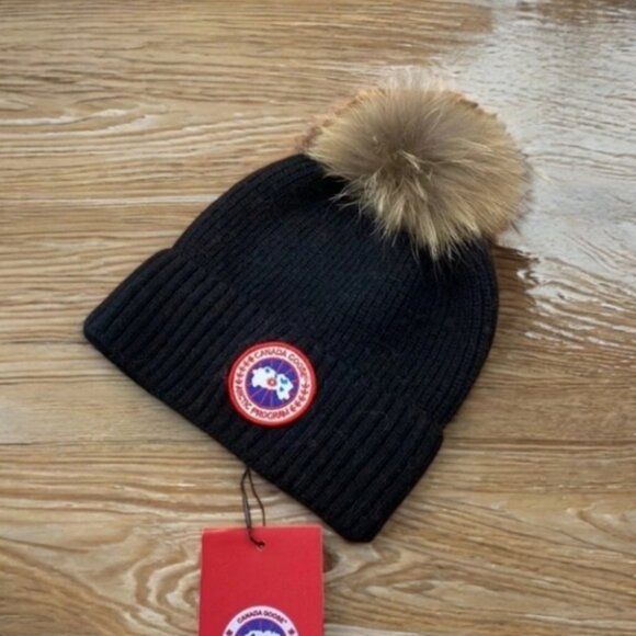 New Canada Hat Goose Black Beanie with Tan Pom - Picture 6 of 6